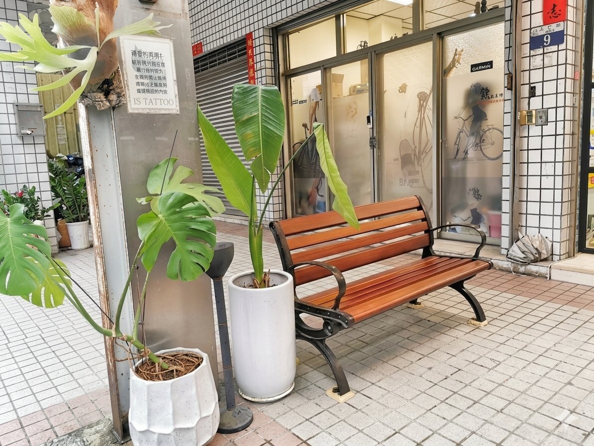 JS Tattoo女刺青師施作中-專業細鍼工藝展示